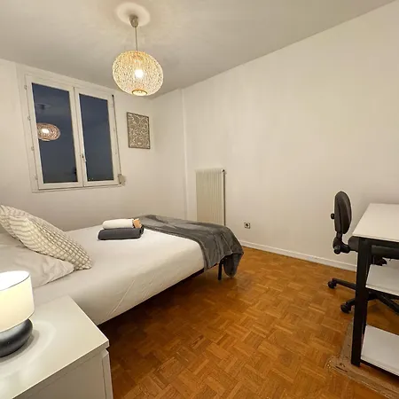 Apartment Le Boheme Roosevelt - T4 Tram Eurexpo-ol Valley